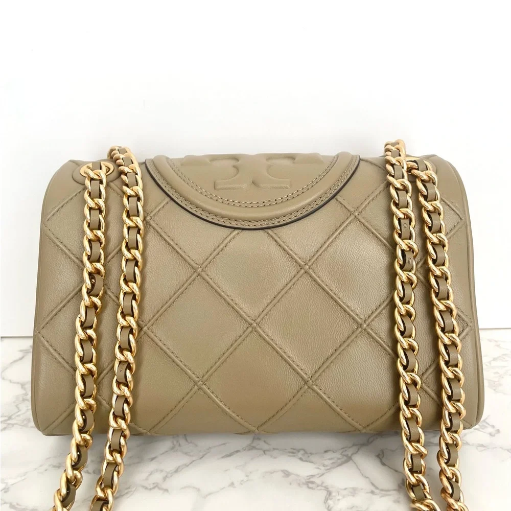 ❌SOLD❌ New Tory Burch Small Fleming Soft Leather Shoulder Bag Pebblestone - Picture 7 of 13